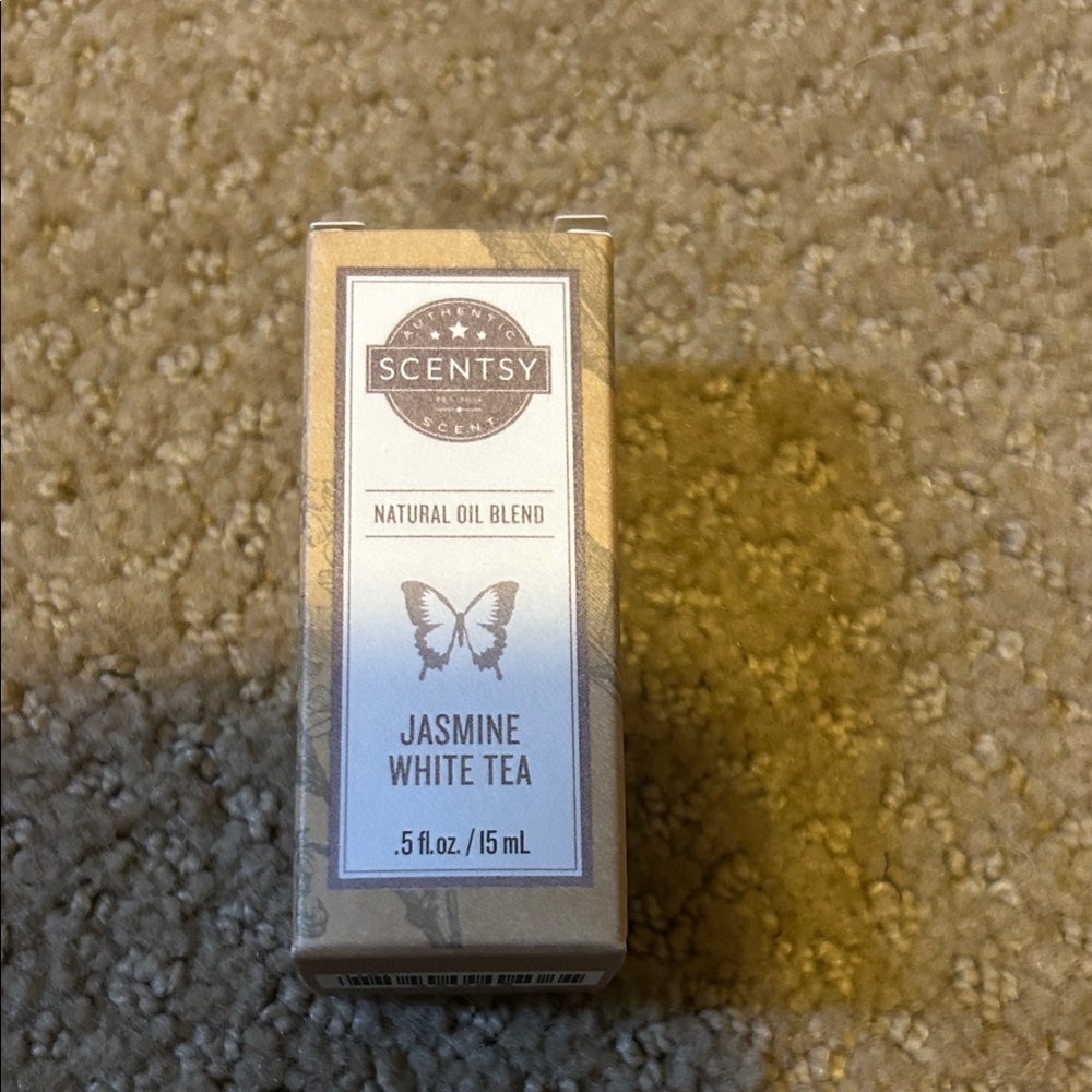 Scentsy Jasmine White Tea Oil Blend in Cream and Gray